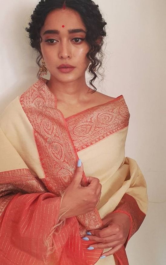 Red and White Garad Bengali Saree Look