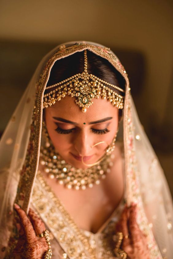 ‘Maang Tikka’ in Kundan jewellery set