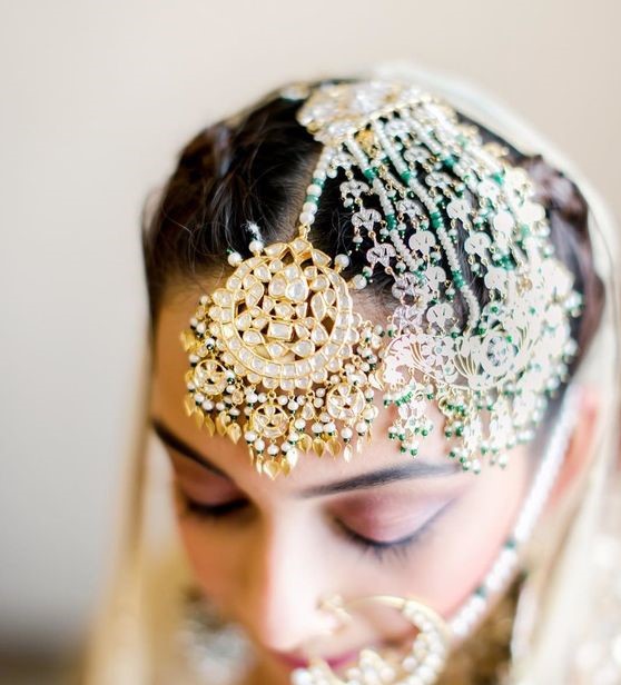 Kundan jewellery set with ‘Jhoomar’