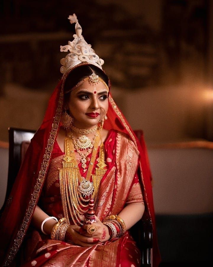 White and Silver Bengali Bride Mukut Designs