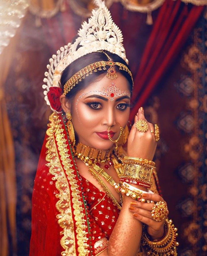 Oval Shaped Bengali Bride Mukut Designs
