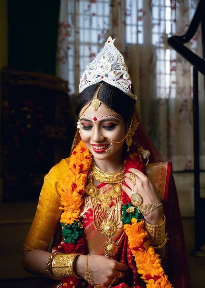 White Bengali Bride Mukut Designs
