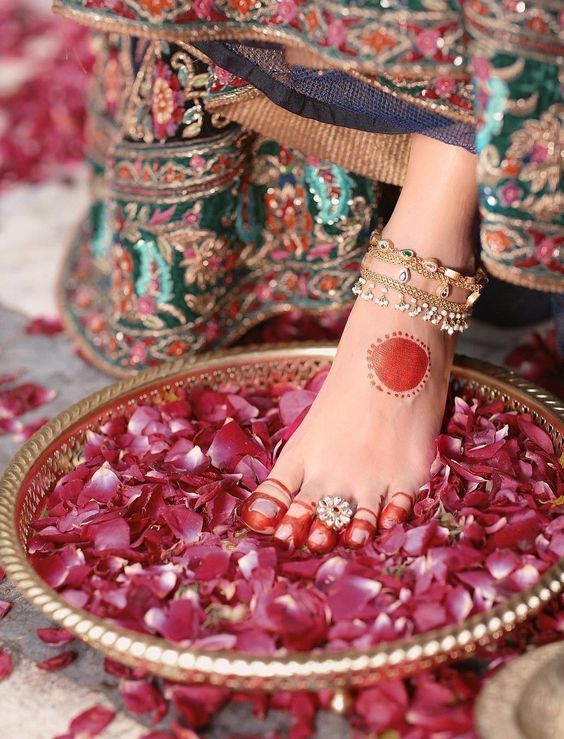  Bengali Bridal Alta Design on Feet 