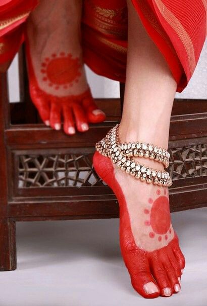 Sun Mandala Bridal Alta design on Feet