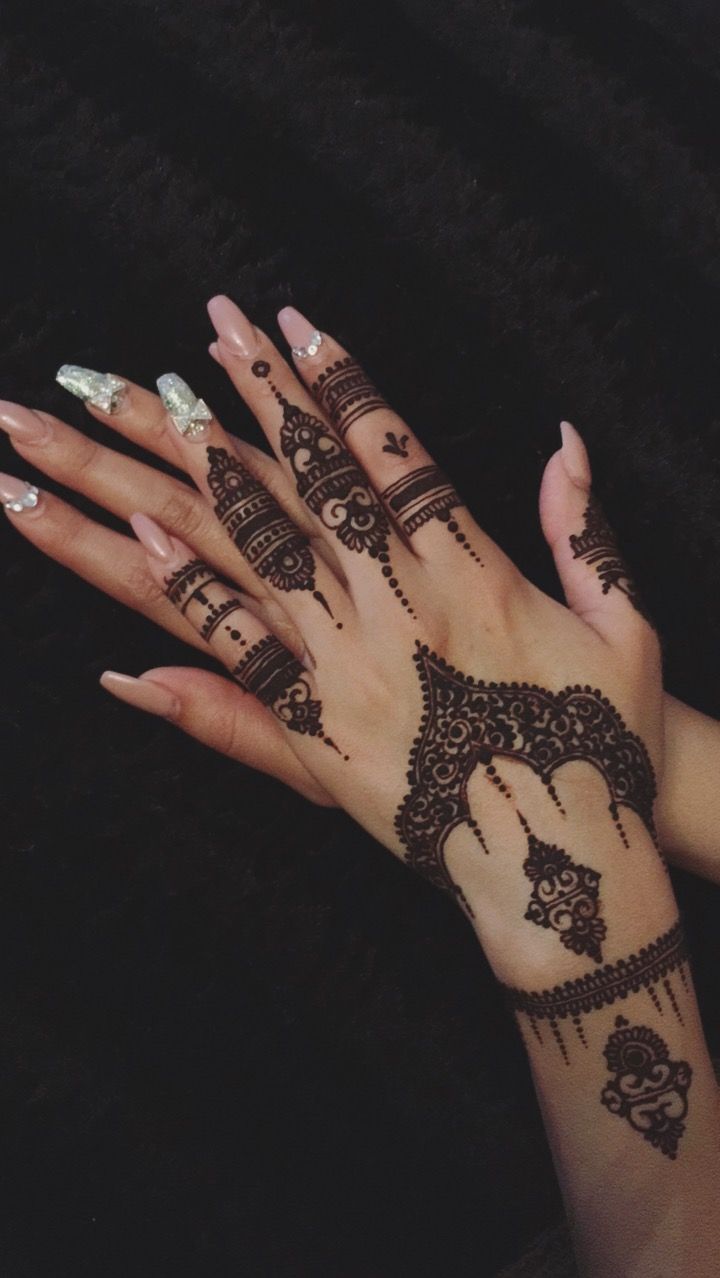 Arabian Bracelet Mehendi Designs