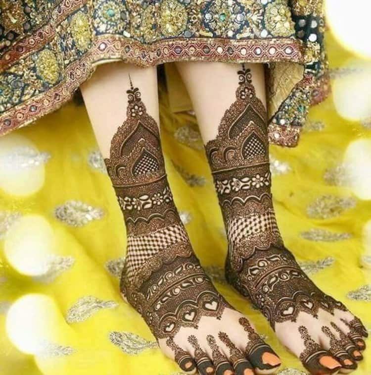 Arabic Style Dubai Mehendi Design for Feet