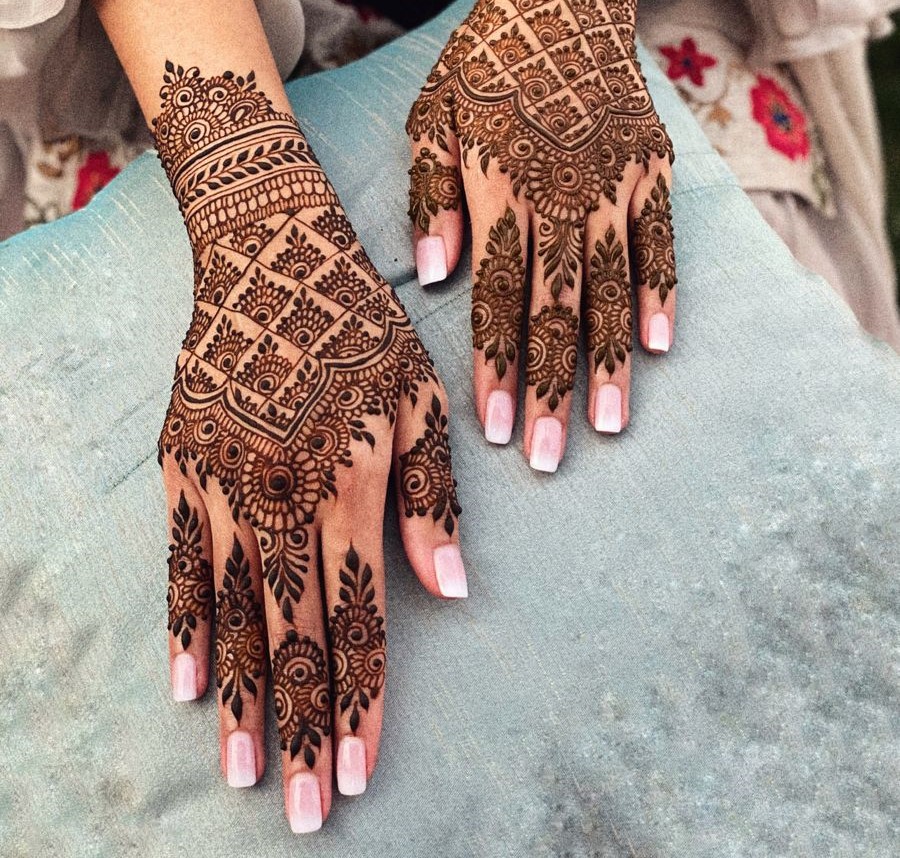 Betel Shaped Mandala Mehendi Design