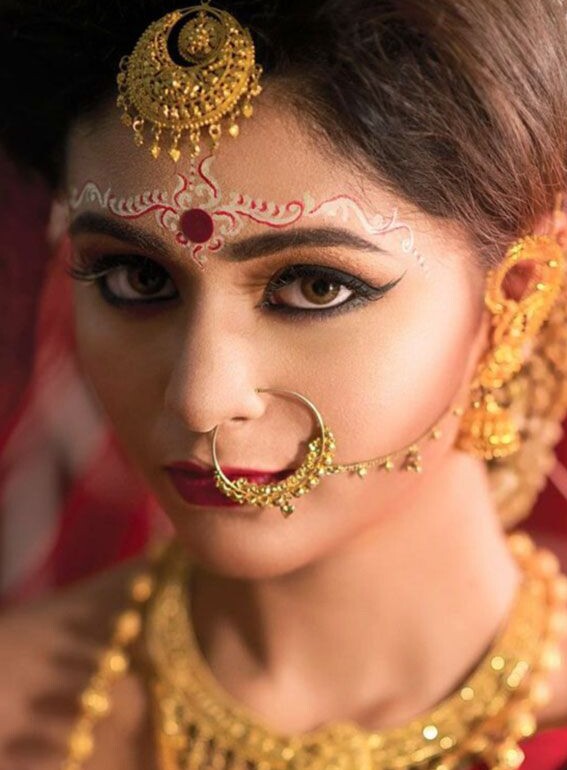 Minimalist Traditional Bengali Bridal Hairstyle