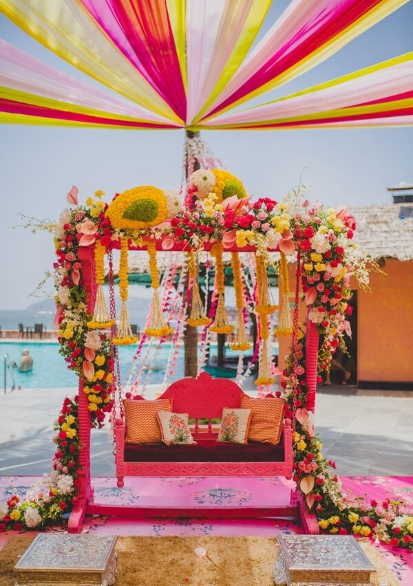 Queen’s Swing Decoration for Wedding Stage