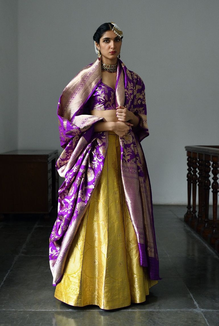  The One-Sided Banarasi Dupatta Draping Styles for Lehenga