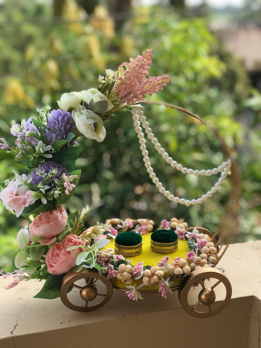 The Pretty Planters Engagement Decorations ideas