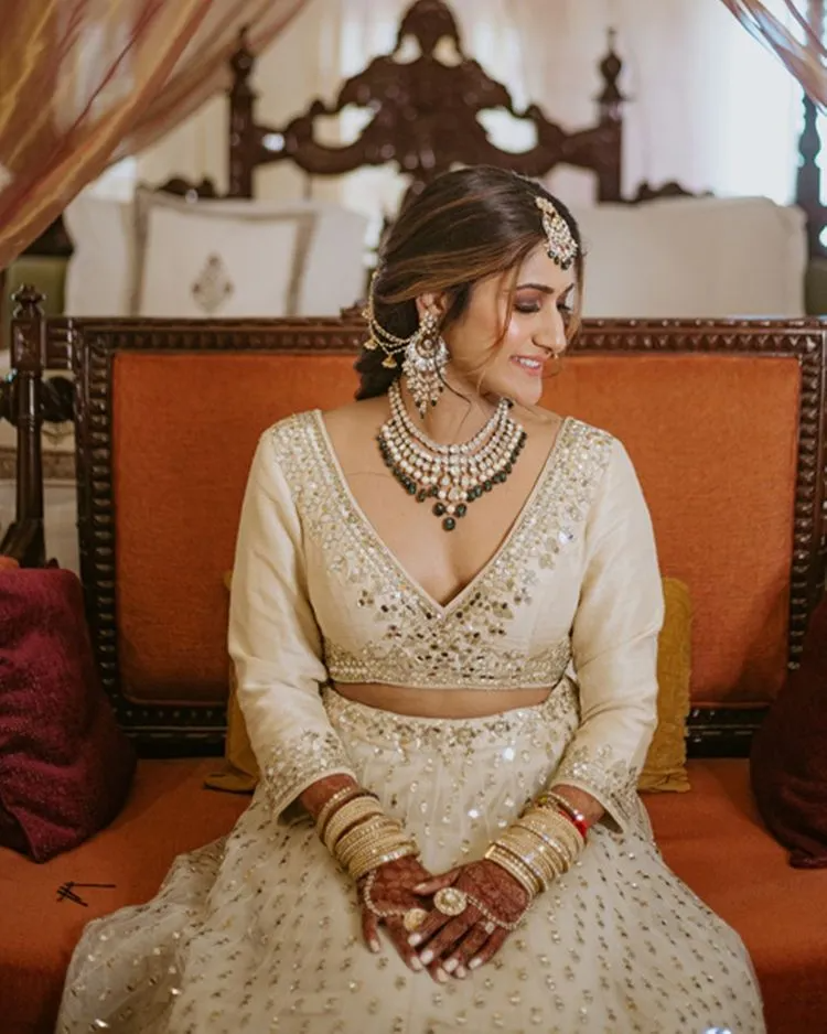 The V-Neck Wedding Simple Attractive Blouse Design