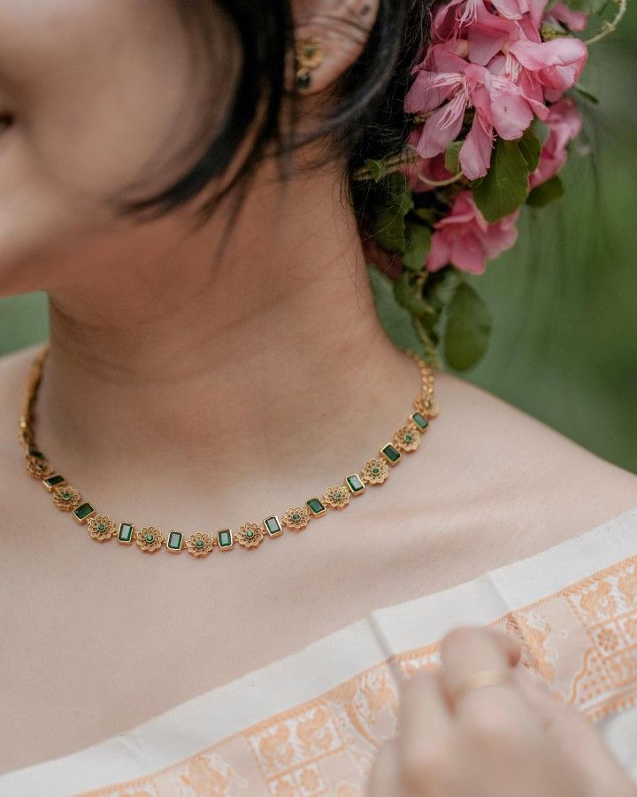 Emerald Gold Necklace with Stud Earrings