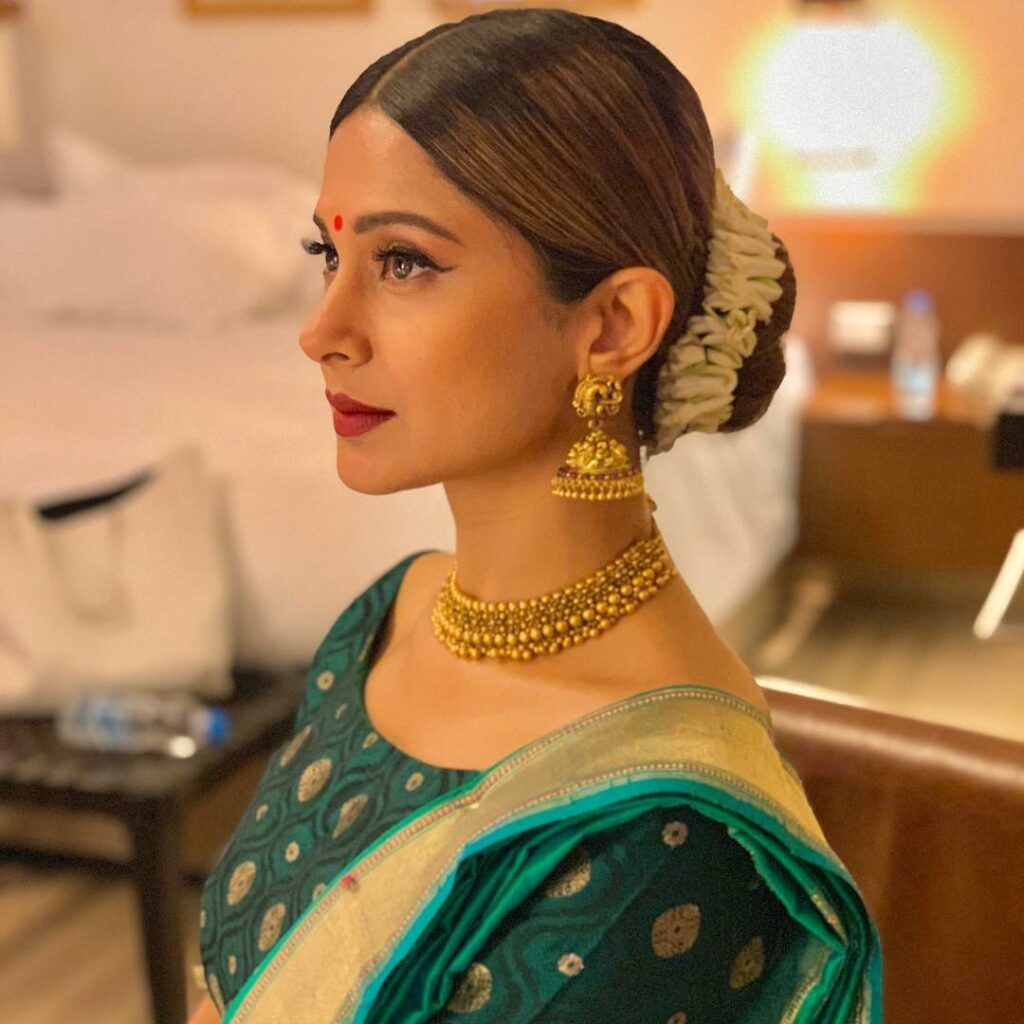 Beautiful Necklace Bridal Gold Studs