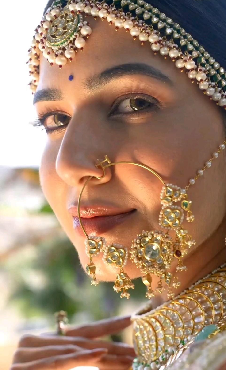 Top 15 Beautiful and Traditional Bridal Nath Designs: 