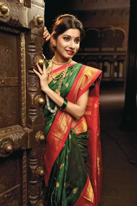 Peacock Patterns on Nauvari Saree 