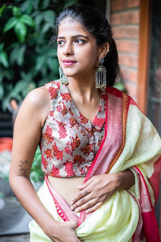 The Sleeveless Collar Blouse Design Ideas