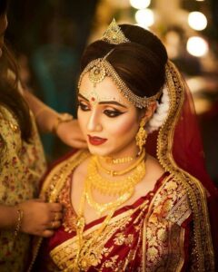 Bengali Makeup Look with Red Bindi