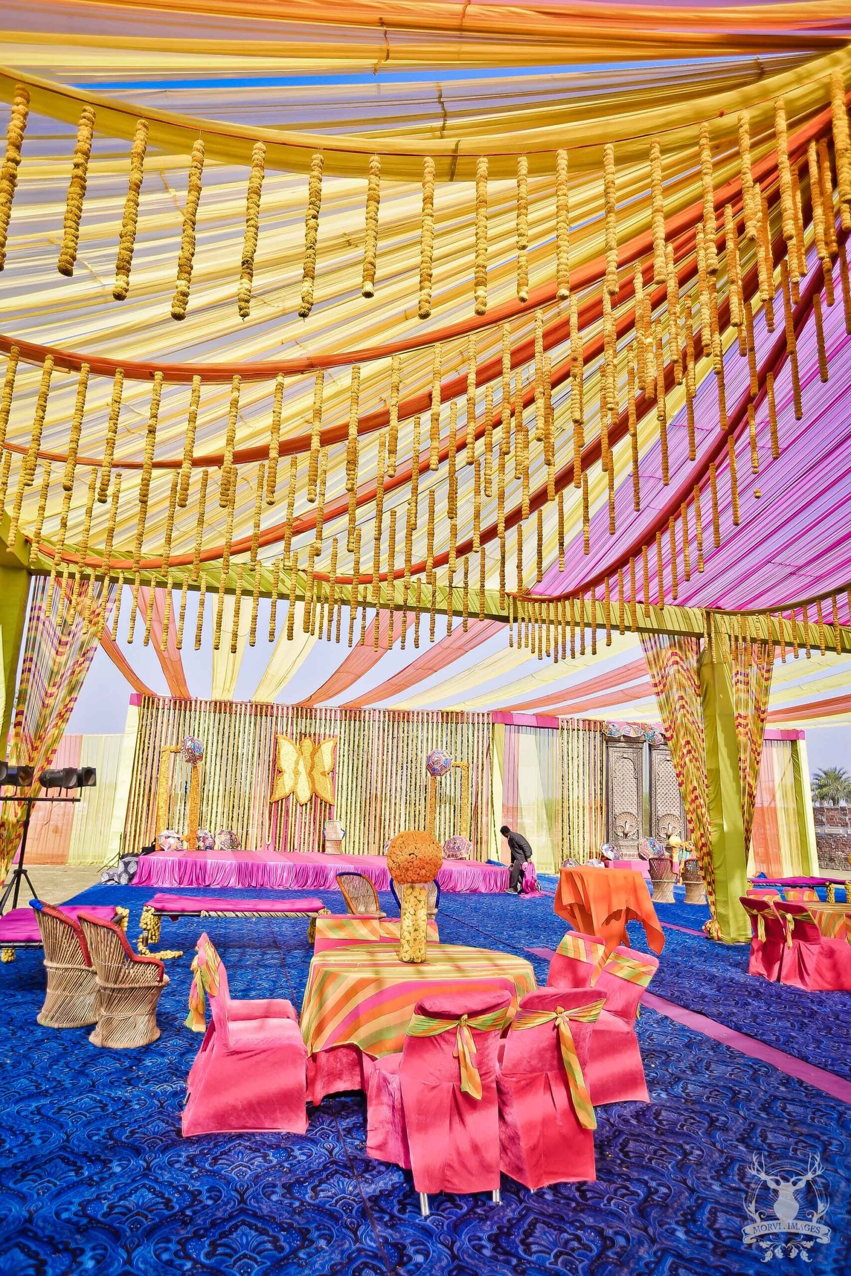 10 Ravishing Marriage Tent Styles for the Most Beautiful Stage Decor -  myMandap