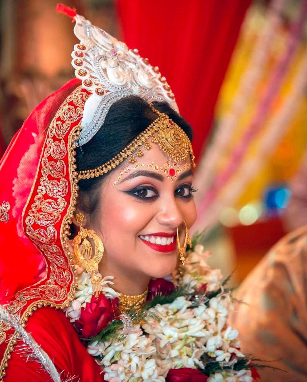 Top 15 Bengali Bride Mukut Designs For The Most Beautiful Look 6858