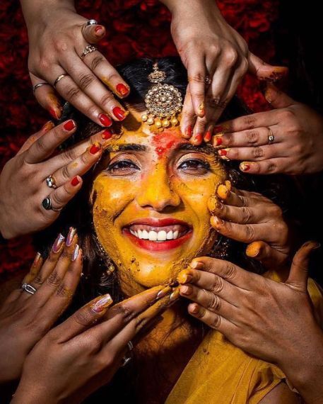 Hands-on the face Modern Gaye Holud Pic