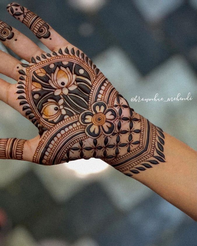 Bracelet Lotus Mehendi Designs