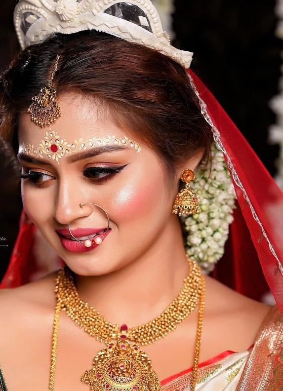 Beige Kalka Bengali Wedding Makeup