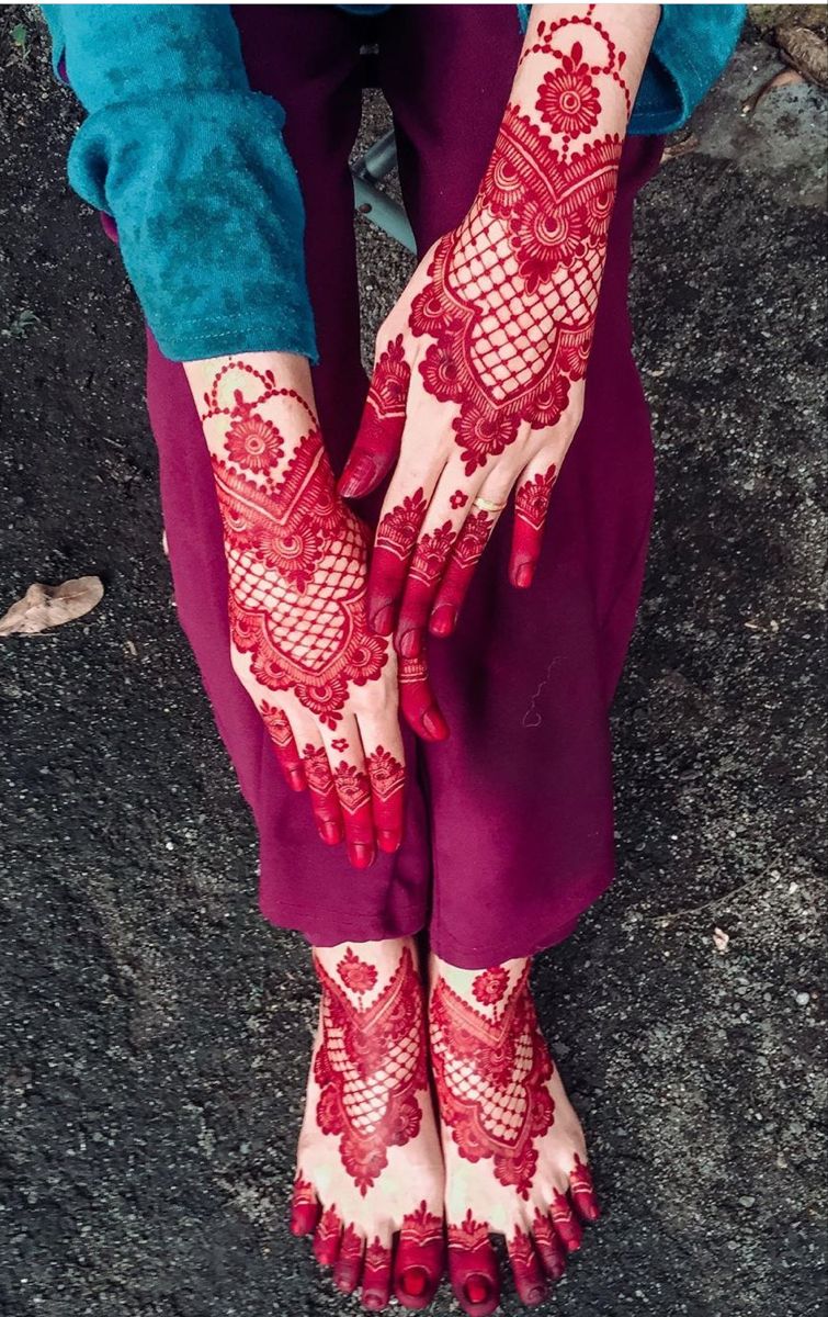Bracelet and Anklet Style Easy Black and Red Mehendi designs