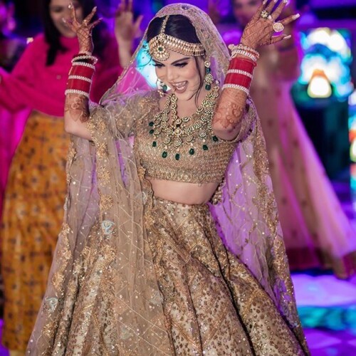 10 Amazing Golden Bridal Lehenga Styles that went Viral