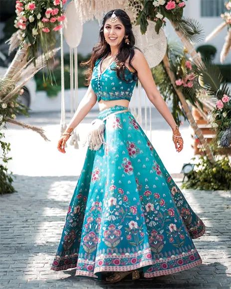 The Sleeveless Modern Banarasi Lehenga Blouse Designs