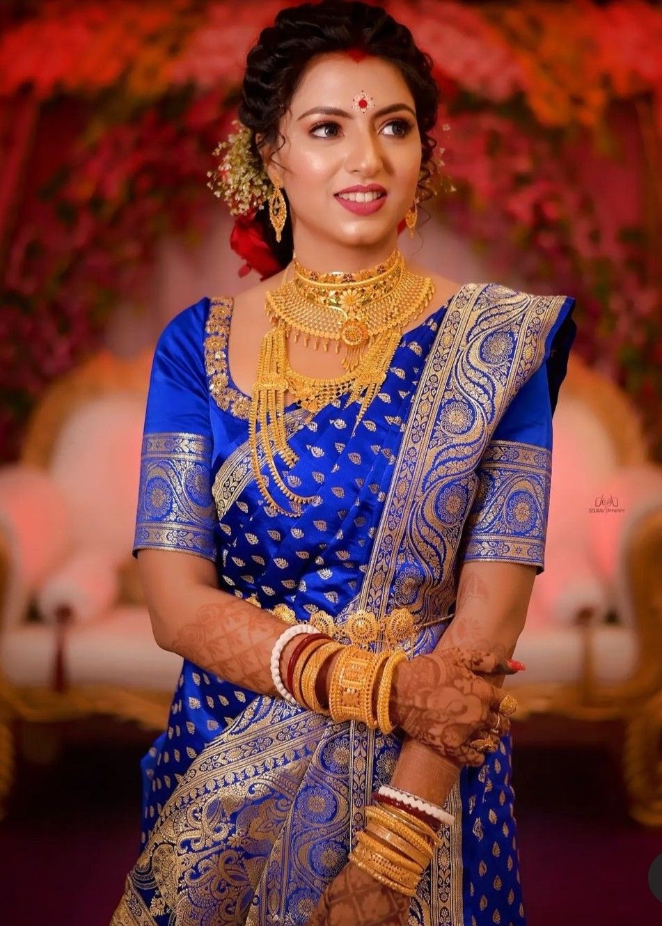 10 Trendy Bengali Bridal Blouse Designs for an Awesome Look - myMandap