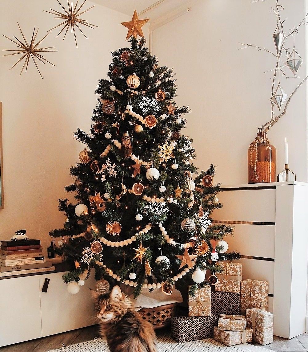 15 Amazing Christmas Decorations for your House Party