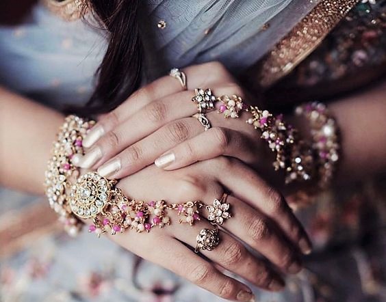 Buy a Stellar Hathphool Designs from the Top 15 Styles