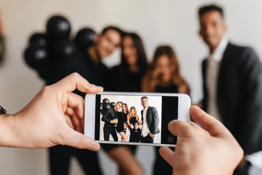 How AI Is Making Photo Sharing Smarter and More Personalized